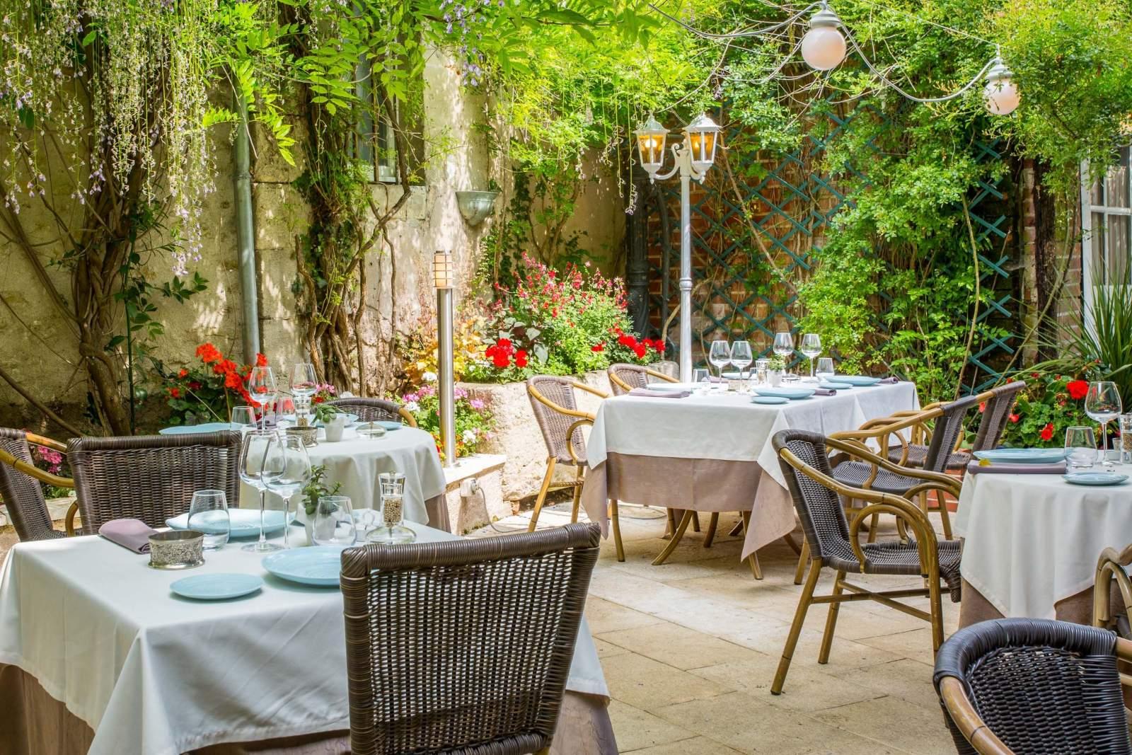 Logis Hotels Restaurant La Mere Hamard Semblançay Exteriör bild