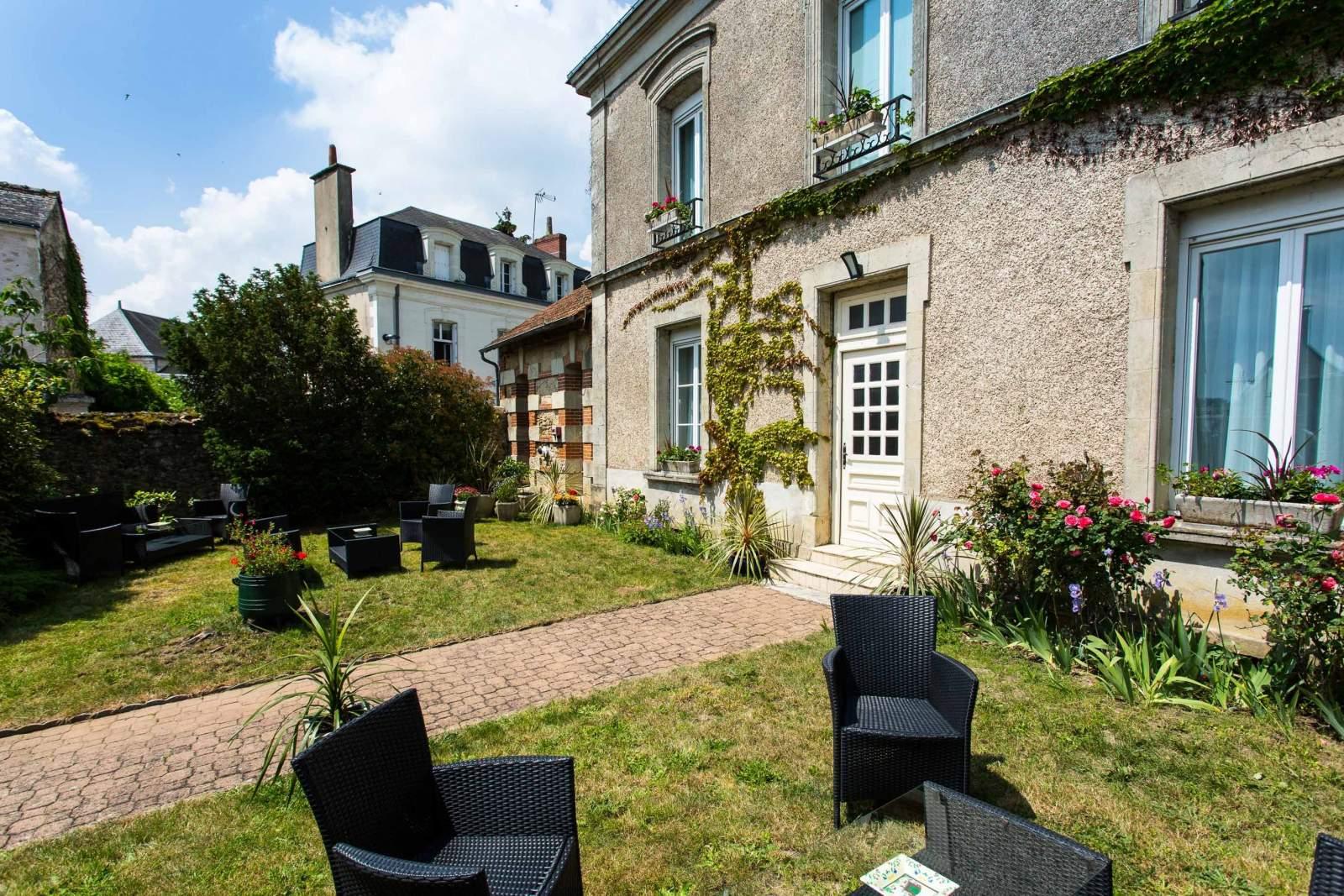 Logis Hotels Restaurant La Mere Hamard Semblançay Exteriör bild