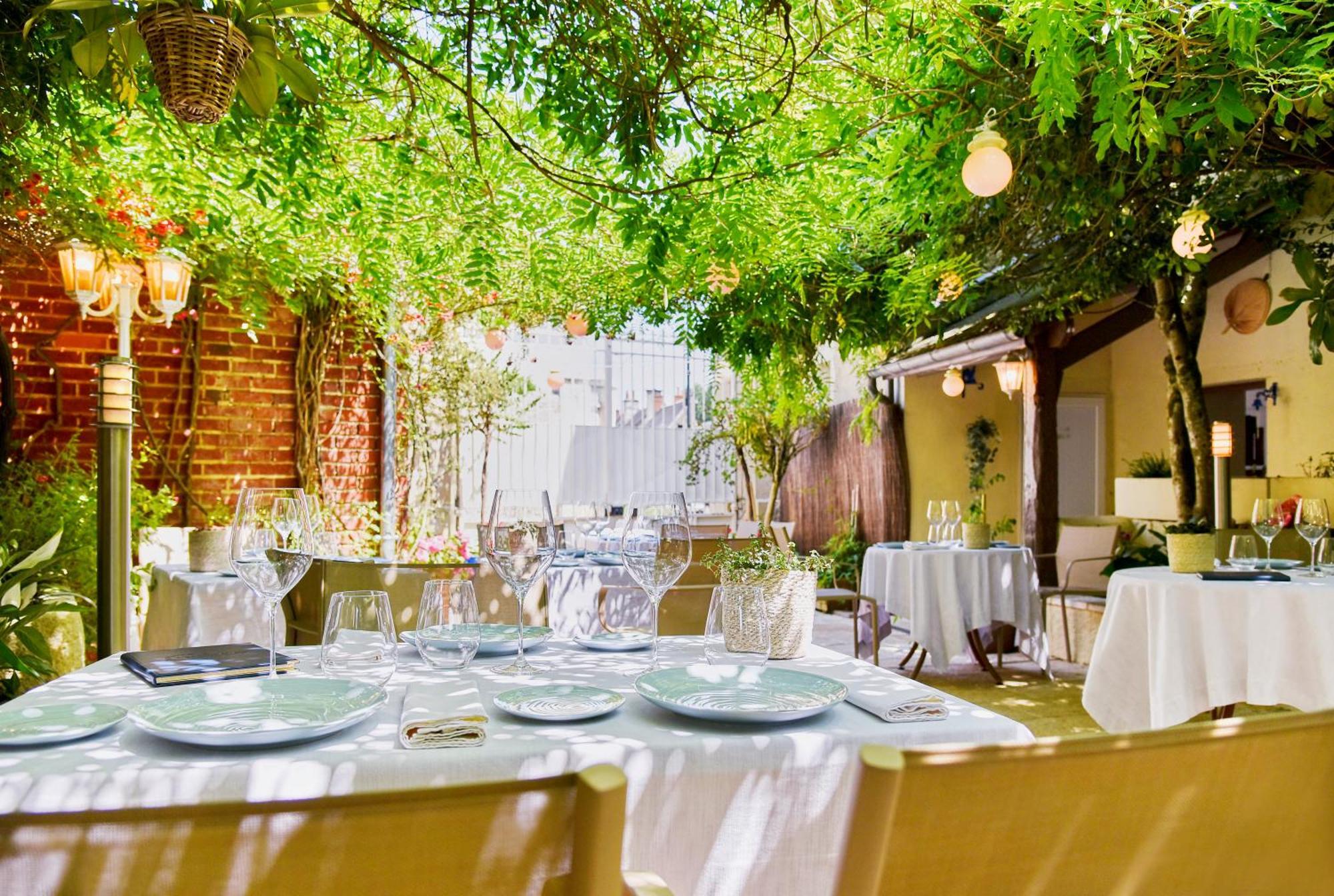 Logis Hotels Restaurant La Mere Hamard Semblançay Exteriör bild