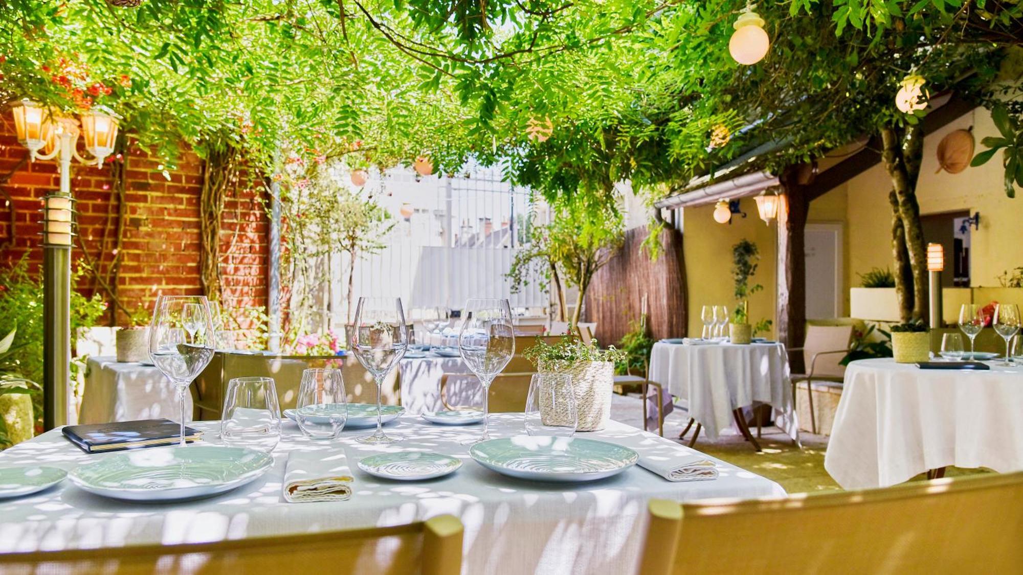 Logis Hotels Restaurant La Mere Hamard Semblançay Exteriör bild