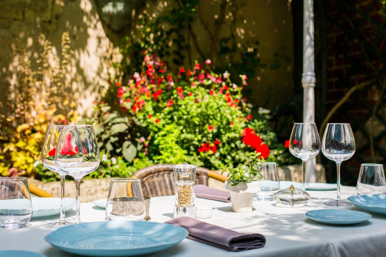 Logis Hotels Restaurant La Mere Hamard Semblançay Exteriör bild