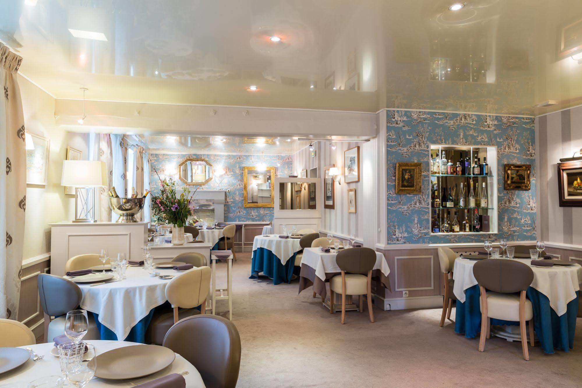 Logis Hotels Restaurant La Mere Hamard Semblançay Exteriör bild